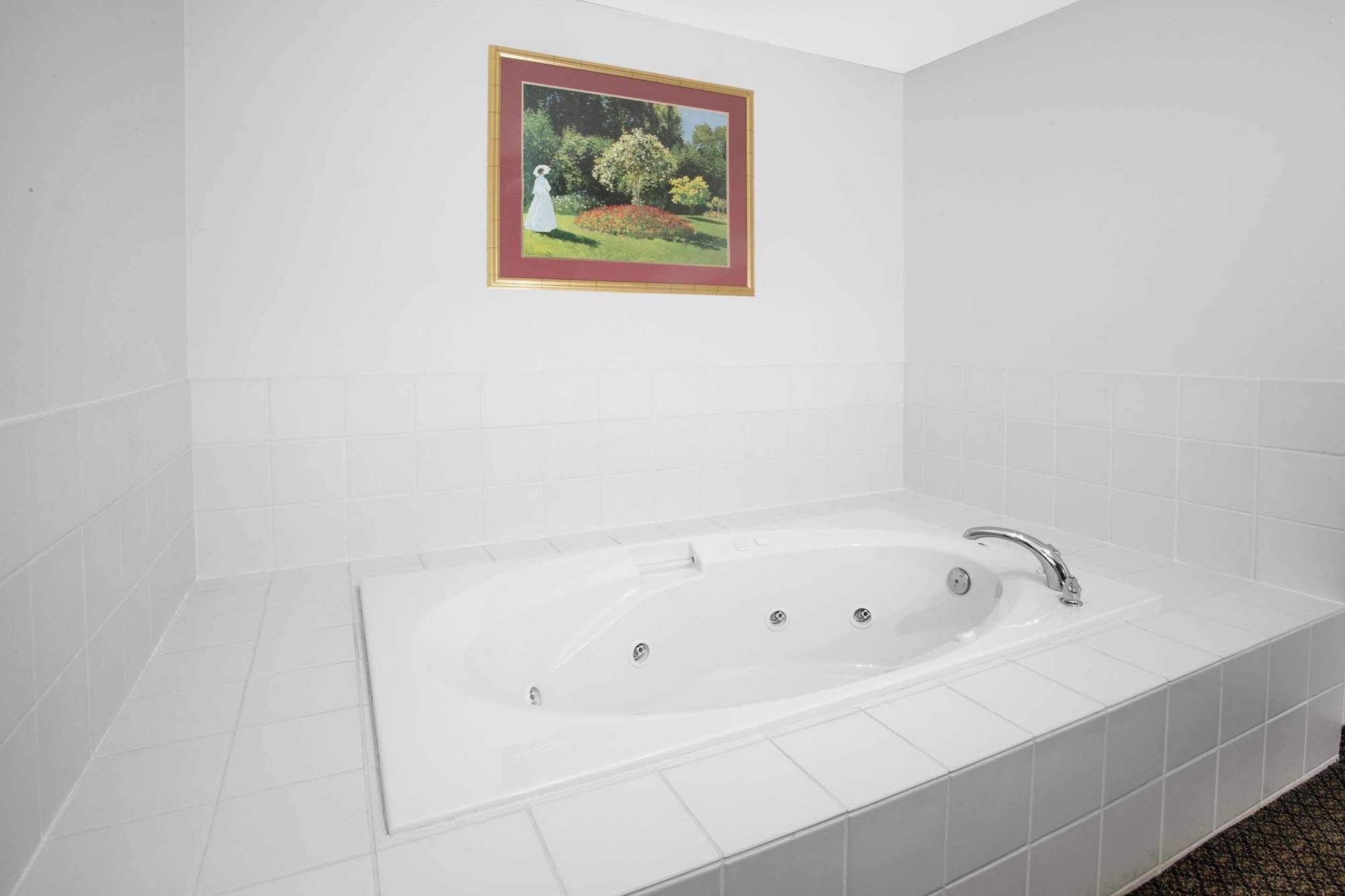Super 8 By Wyndham Galva Otel Dış mekan fotoğraf